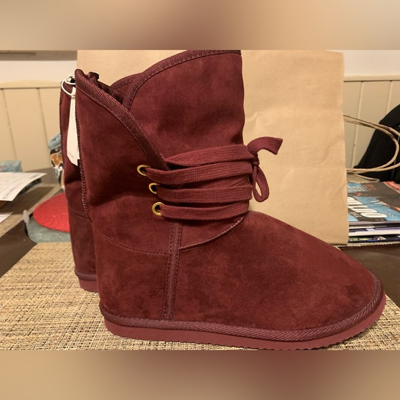 Maroon short boots - NEW NWT size 9 furry inside! - Picture 2 of 9